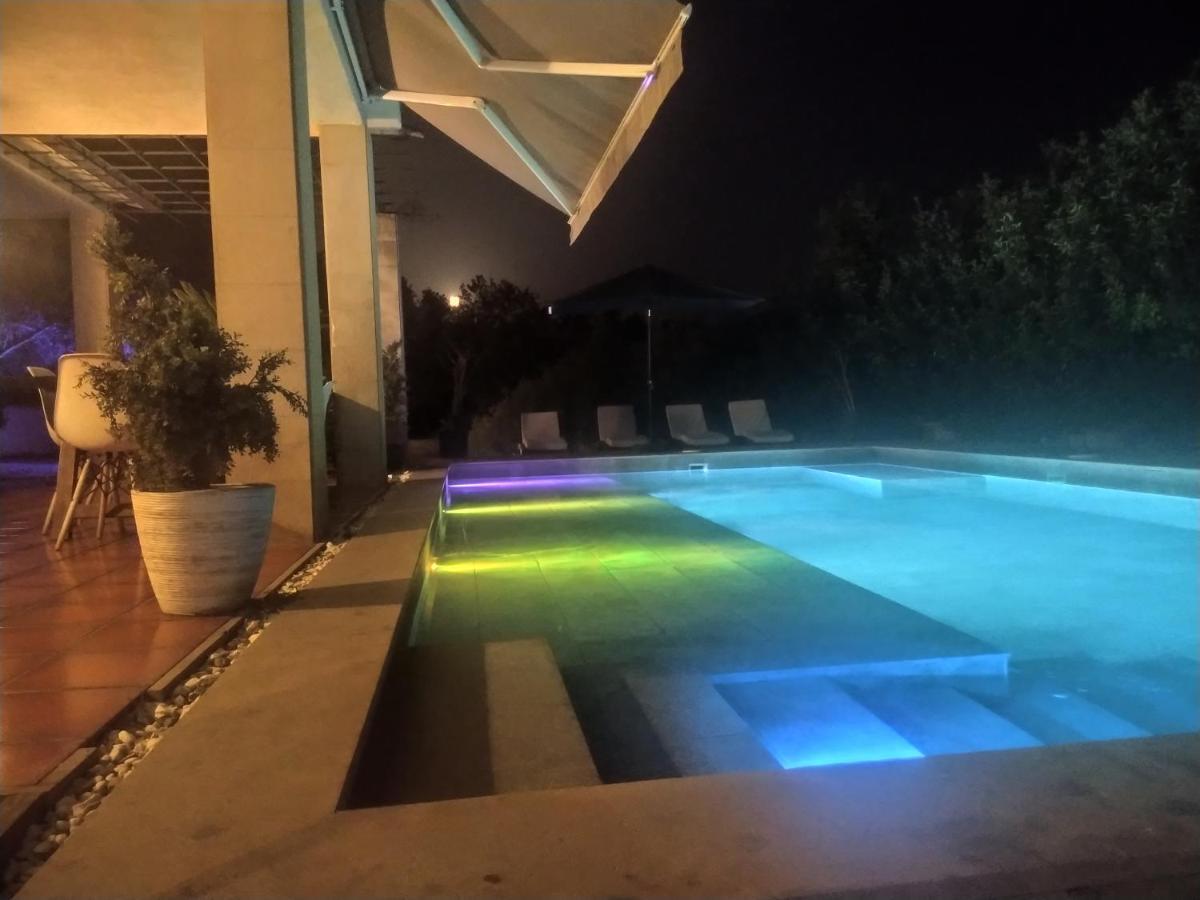 Les Canyes Cottage, Private Villa Resort Piera Exterior photo